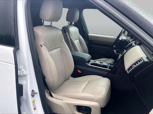 Used 2019 Land Rover Discovery SE AWD/4WD image 8