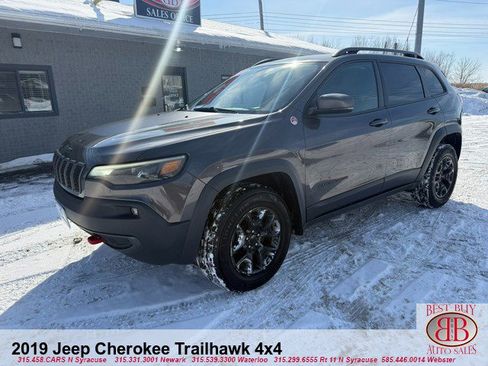 Used 2019 Jeep Cherokee Trailhawk w/ Cold Weather Group image 7