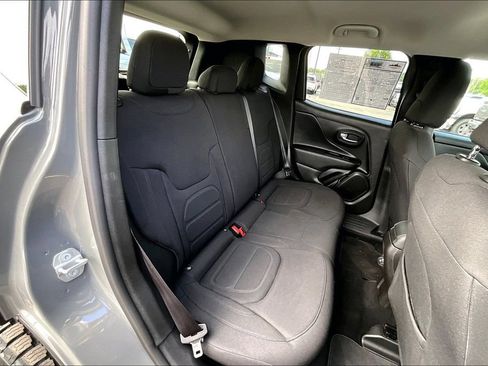 Used 2022 Jeep Renegade Latitude AWD/4WD image 26