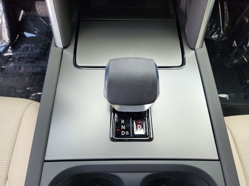 Used 2025 Land Rover Discovery Sport S image 16