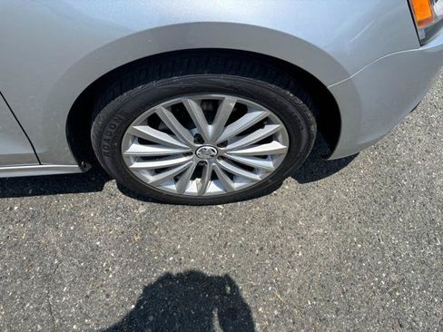 Used 2011 Volkswagen Jetta SEL FWD image 27