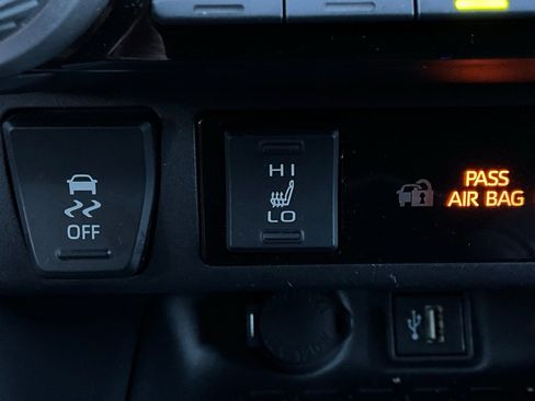 Used 2025 Toyota RAV4 XLE image 28