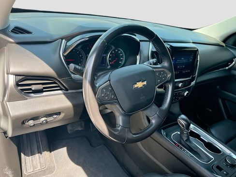 Used 2021 Chevrolet Traverse LT w/ LT Premium Package image 9
