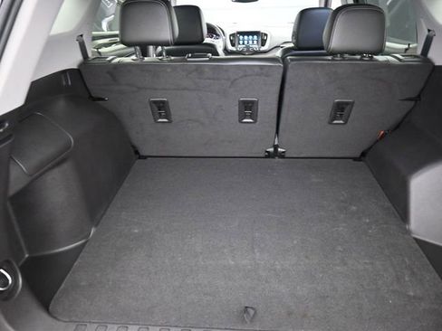 Used 2022 GMC Terrain SLT w/ Infotainment Package II image 25