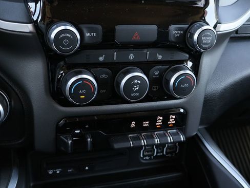 Used 2019 RAM 1500 Big Horn image 16