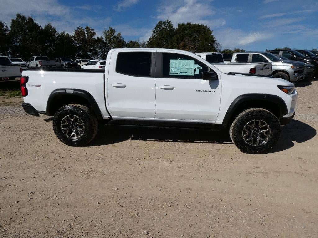 New 2026 Chevrolet Colorado ZR2 w/ Technology Package AWD/4WD image 3