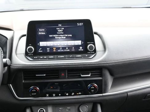 Used 2023 Nissan Rogue SV image 11