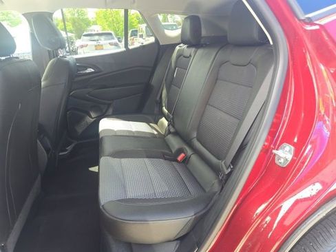 Used 2025 Chevrolet Trax LT w/ LT Convenience Package FWD image 23