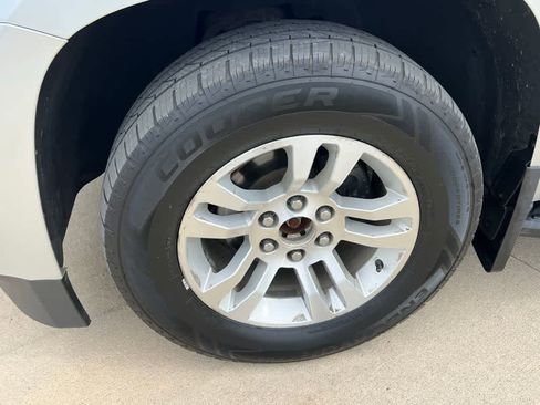 Used 2019 Chevrolet Suburban LT image 10