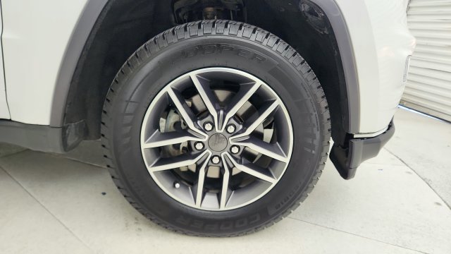 Used 2020 Jeep Grand Cherokee Limited AWD/4WD image 27