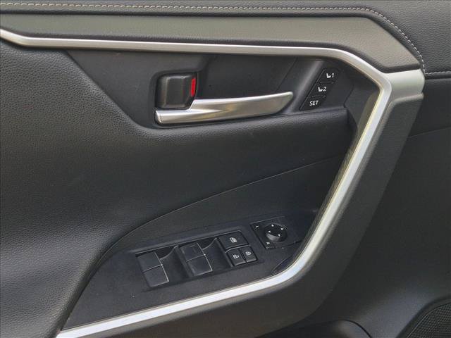 Used 2020 Toyota RAV4 Limited AWD/4WD image 3