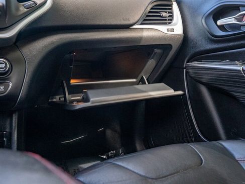 Used 2015 Jeep Cherokee Trailhawk w/ Comfort/Convenience Group image 36