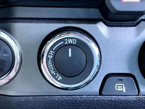 Certified 2018 Toyota Tacoma TRD Off-Road AWD/4WD image 35