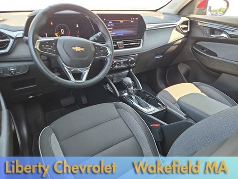 Used 2025 Chevrolet TrailBlazer LT w/ Convenience Package AWD/4WD image 18