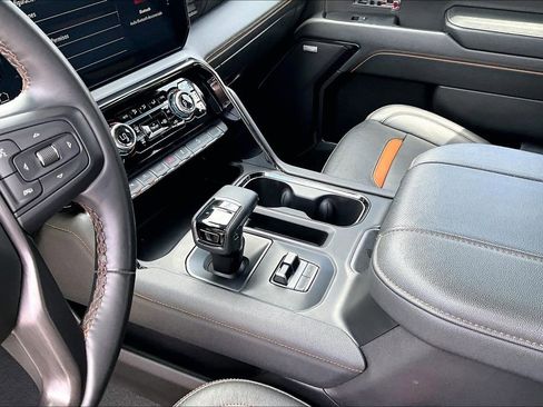 Used 2024 GMC Sierra 1500 AT4 w/ Technology Package AWD/4WD image 19