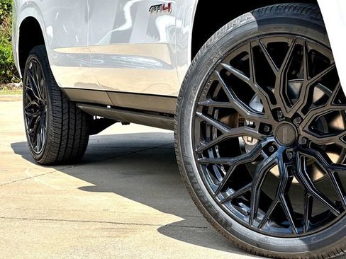 Used 2023 GMC Yukon AT4 AWD/4WD image 6