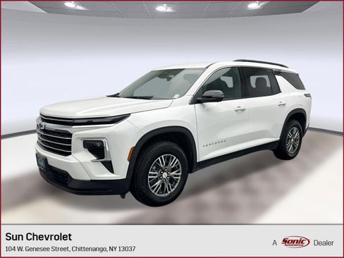 Used 2025 Chevrolet Traverse LT w/ Driver Confidence Package AWD/4WD image 1