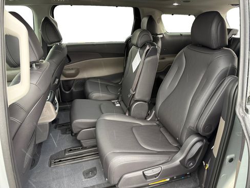 New 2026 Kia Carnival SX FWD image 16