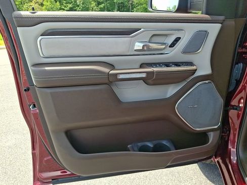 Used 2025 RAM 1500 Laramie AWD/4WD image 12