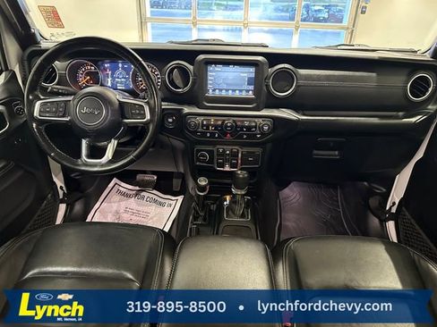 Used 2018 Jeep Wrangler Unlimited Sahara w/ Cold Weather Group AWD/4WD image 8