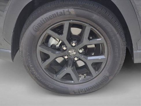 Used 2025 Toyota Corolla Cross L FWD image 9