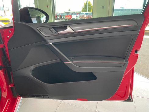 Used 2020 Volkswagen GTI SE image 29