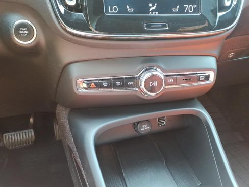 Used 2019 Volvo XC40 T5 Momentum AWD/4WD image 18
