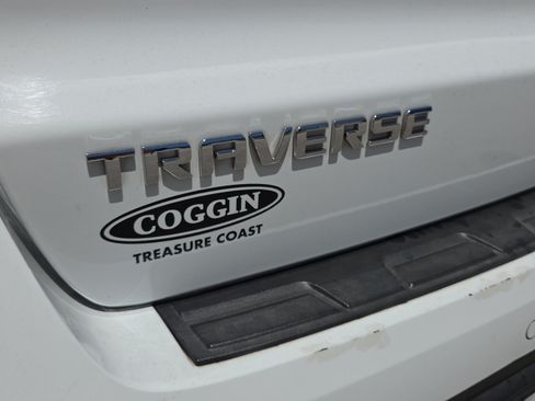 Used 2017 Chevrolet Traverse LT FWD image 14