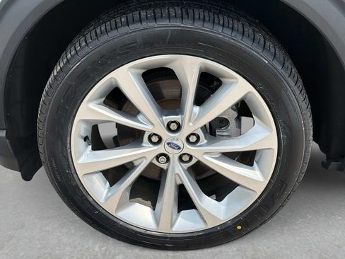 Used 2023 Ford Explorer Platinum w/ Technology Package AWD/4WD image 12