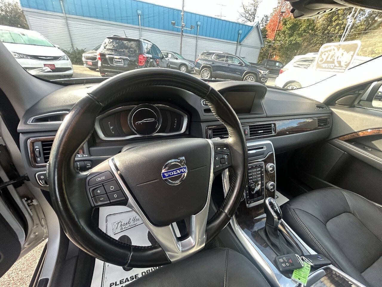 Used 2015 Volvo XC70 T6 w/ Proximity Package AWD/4WD image 5