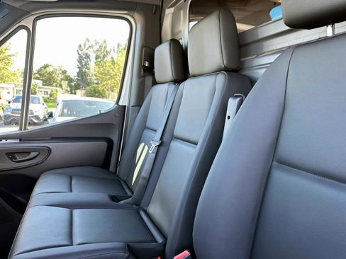 Used 2025 Mercedes-Benz Sprinter 2500 image 20