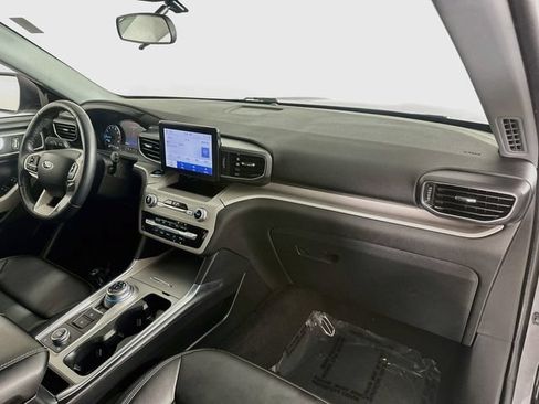 Used 2023 Ford Explorer XLT w/ Equipment Group 202A AWD/4WD image 27