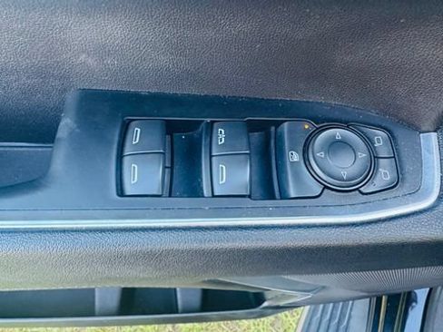 Used 2023 Chevrolet Silverado 1500 LT RWD image 6