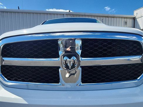 Used 2019 RAM 1500 Classic SLT AWD/4WD image 14