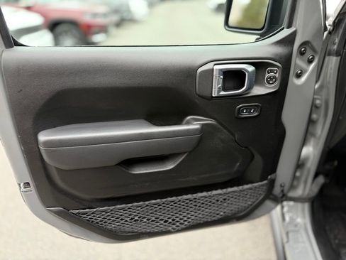 Used 2022 Jeep Wrangler Unlimited Sport image 17