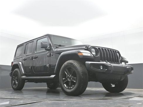 Used 2020 Jeep Wrangler Unlimited Sahara image 40
