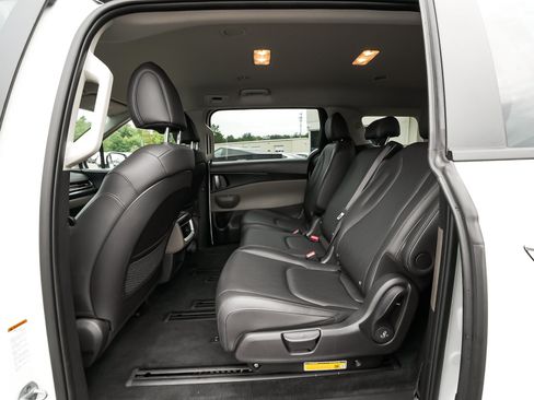 Used 2026 Kia Carnival LXS FWD image 36