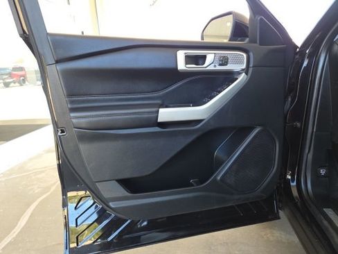 Used 2021 Ford Explorer Limited w/ Equipment Group 301A AWD/4WD image 42