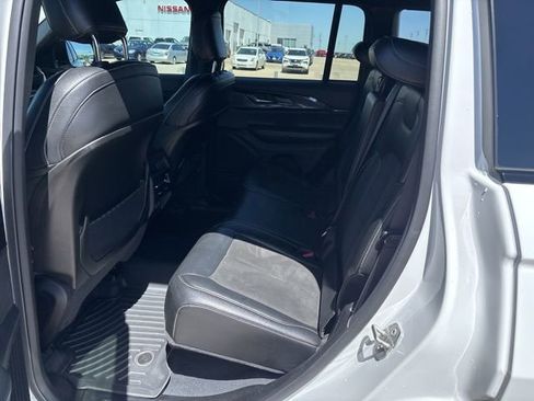 Used 2023 Jeep Grand Cherokee Altitude AWD/4WD image 9