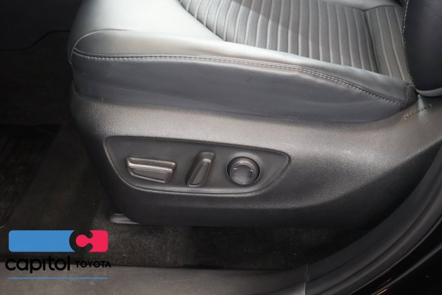 Used 2025 Toyota Highlander XSE AWD/4WD image 12