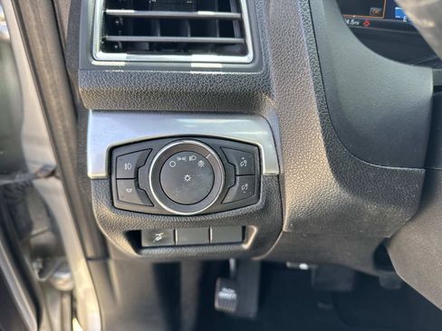 Used 2018 Ford Explorer Limited w/ Ford Safe & Smart Package FWD image 21
