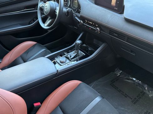 Certified 2025 MAZDA MAZDA3 Carbon image 18