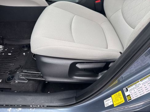 Used 2023 Toyota Corolla Cross L image 18