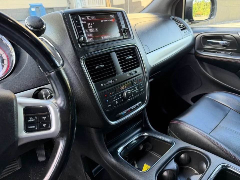 Used 2019 Dodge Grand Caravan GT FWD image 18