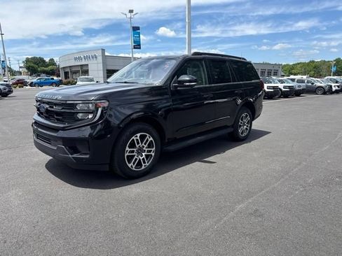 Used 2025 Ford Expedition Active AWD/4WD image 3