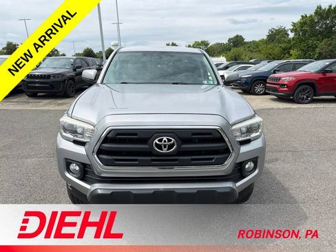 Used 2016 Toyota Tacoma SR5 w/ SR5 Appearance Package (SN) AWD/4WD image 3