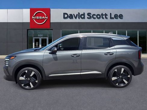 Used 2025 Nissan Kicks SR FWD image 12