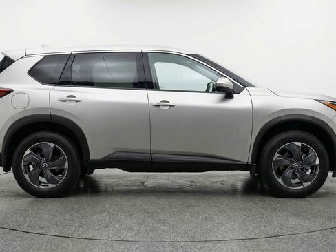 Used 2025 Nissan Rogue SV AWD/4WD image 11