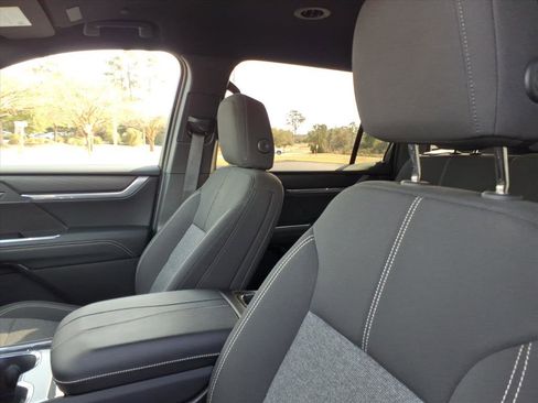 Used 2025 GMC Acadia Elevation image 18