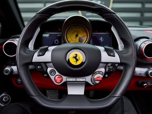 Used 2022 Ferrari 812 GTS image 55